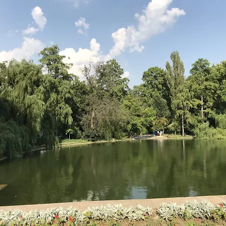 アパート Carol City Park ブカレスト